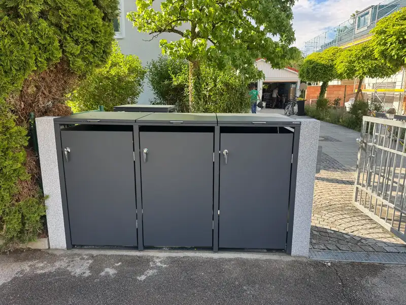 Mülltonnenbox auf befestigtem Untergrund