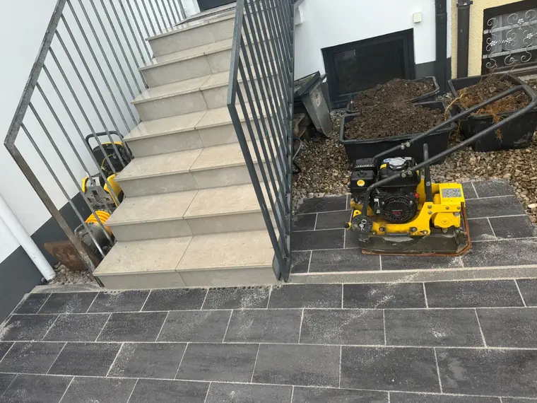 Eingegangenes Foto von Gartenbau und Wegebau