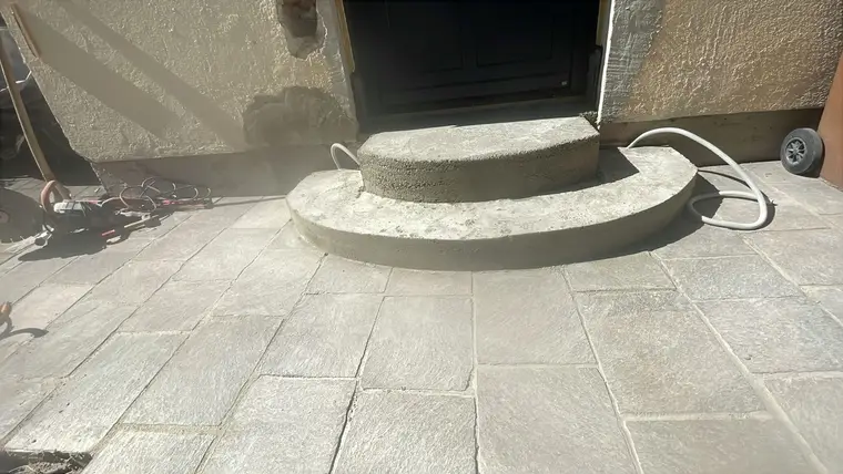 Eingegangenes Foto von Baustelle im Außenbereich